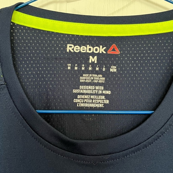 💫 2/$20 - Reebok Men’s Navy Speedwick T-shirt size M - Picture 2 of 6
